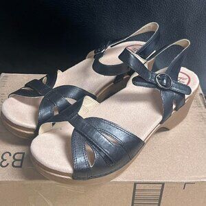 Dasnko Sandals Seasons